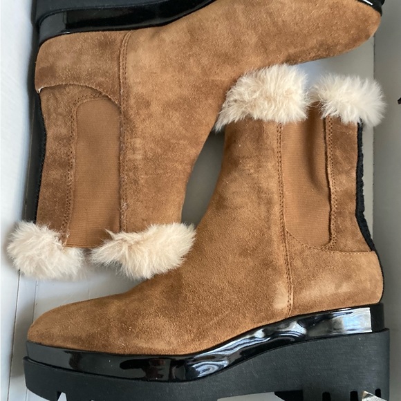 DKNY Woman’s Bax Wedge boots Faux Fur Size 8 NEW - Picture 3 of 3